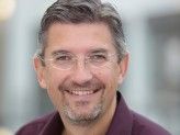 Thomas Henkel ist CIO bei Amer Sports und hat vor einigen Jahren einen MBA an der WHU in Vallendar parallel zu seiner Führungsposition absolviert.