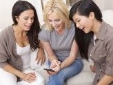 Vor allem Frauen sind besonders gut vernetzt und pflegen ihre online-Kontakte häufiger als Männer, so die Studie.