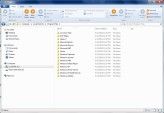 Ribbon: Windows 8 stattet den Explorer mit der aus Microsofts Office-Suites bekannten Ribbon-Bar aus. Diese sollen beim Explorer für mehr Ordnung und schnelleren Zugriff auf Funktionen sorgen.