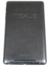 Rückansicht: Der Hersteller des Google Nexus 7 ist auf dem Gehäuse ebenfalls verewigt.