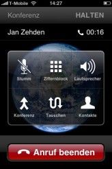 Mit "Tauschen" oder über die Namen der Anrufer wechselt man zwischen zwei Gesprächen.