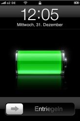 Das iPhone zeigt den Ladevorgang oben rechts per Batterie-Icon.