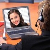 Virtuelle Teams müssen für eine erfolgreiche Zusammenarbeit viel miteinander kommunizieren.