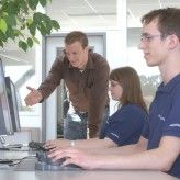 Sinnvolle externe Fortbildungen sollte man unter einer Bedingung genehmigen: Der IT-Experte muss das Wissen im Anschluss an Kollegen weitergeben. 