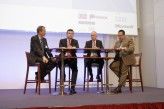 Podiumsdiskussion zum Thema Cloud Computing auf den Hamburger IT-Strategietagen 2010 mit (v.l.n.r.) Moderator Horst Ellermann, Johann Kandelsdorfer, CIO OMV Group, Philippe De Geyter, Mitglied des Vorstands der Deutschen Leasing AG und Moderator Helmut Krcmar, Professor für Wirtschaftsinformatik an der TU München.