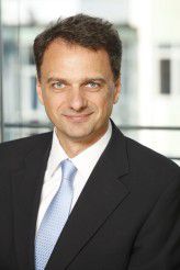 Joachim Philippi ist Bereichsvorstand Cross Industry Solutions bei Steria Mummert Consulting. In dieser Rolle verantwortet er alle branchenübergreifenden Solution Center des Unternehmens.