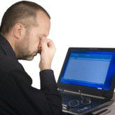 Angestellte fühlen sich gestresster, wenn ständig neue E-Mails in ihrem Posteingang landen. 