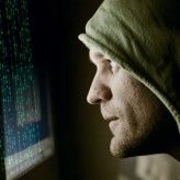 Hacker oder Krimineller, das ist nicht immer leicht zu unterscheiden. Beide Gruppen bedrohen zudem auch im nächsten Jahr die IT-Infrastrukturen.