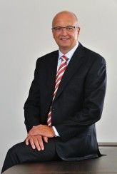 Rolf Schwirz ist CEO der Fujitsu Technology Solutions.