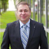Henning Stams ist CIO bei Almatis, einem Hersteller von Spezialwerkstoffen aus Aluminiumoxid. Er hat den CIO-Circle mitgegründet und ist Mitglied im Initiativkreis des Netzwerks.