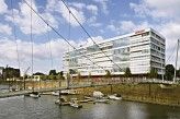 Mitten im Duisburger Innenhafen: die Firmenzentrale von Hitachi Power Europe.