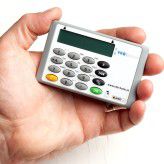 Kunden der österreichischen VKB-Bank können ihr Online-Banking künftig mit dem Chipkartenlesegerät von Gemalto sicher durchführen.