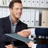 Wer auf Jobsuche ist, sollte wachsam sein.