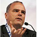Chuck Hollis, Global Marketing Manager bei EMC, räumt die Gefahren bei Public Clouds freimütig ein. Andere Hersteller machen eher auf Verniedlichung.