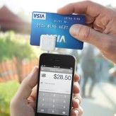 Mit dem Kartenleser von Square können auch kleine und mobile Unternehmen das Bezahlen mit Kreditkarte akzeptieren. 