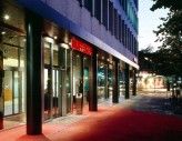 Raiffeisen Schweiz, hier die Filiale in St. Gallen, spricht nach Schweizer Medienberichten mit der Zürcher Kantonalbank über Business Process Outsourcing.