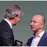 Amazon-Boss Jeff Bezos erhält den NRF-Preis für seine Leistungen beim Aufbau seines Online-Shops.