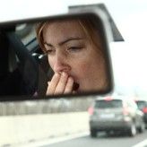 Diese Berufspendlerin sitzt wie Milionen andere Deutsche allein in Ihrem Auto.