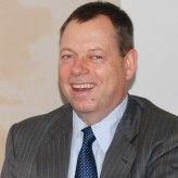 Volkmar Weckesser CIO der Dekabank: "Jeder hat heute zu Hause einen Rechner. Und dann kommen Sie ins Büro, und plötzlich scheint die IT kompliziert zu sein."