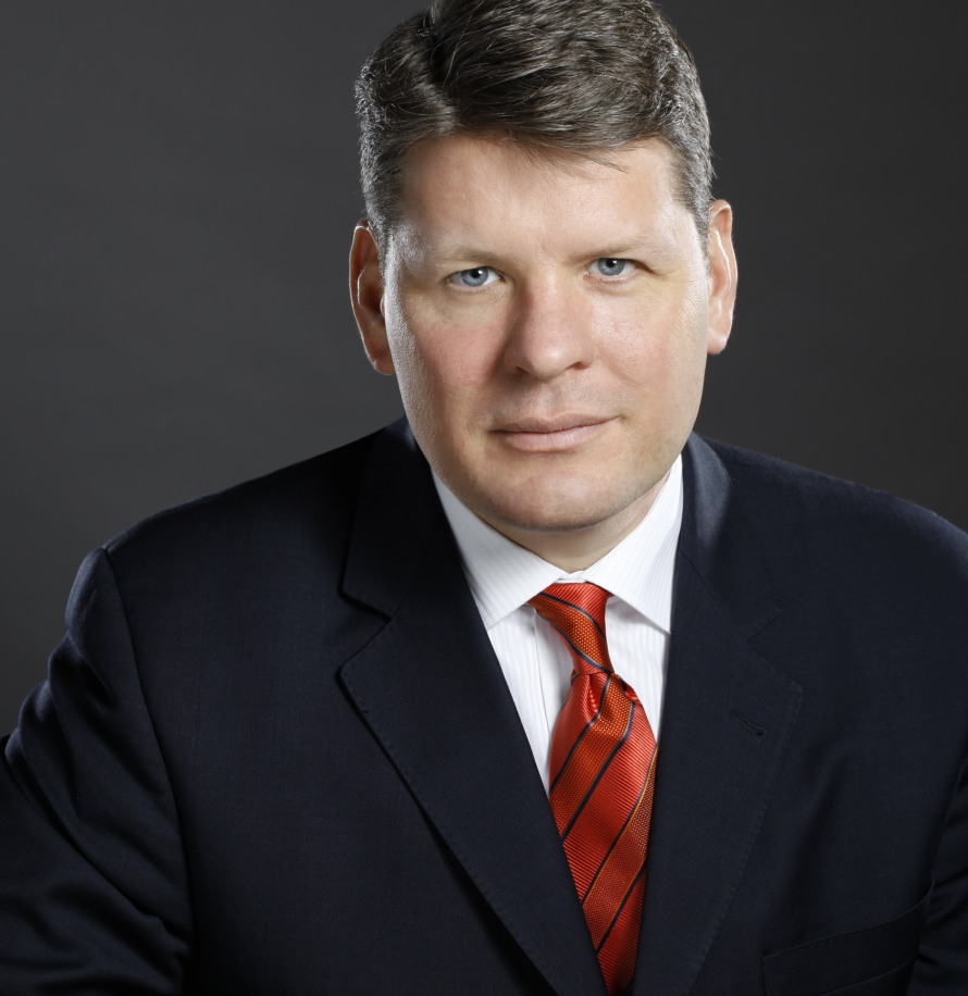 Hubert Staudt, Vorstandsvorsitzender der top itservices AG, beschäftigt sich ...
