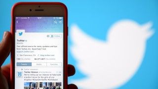 Britische Studie: Tweets - morgens analytisch und abends emotional - Foto: Christian Bertrand - shutterstock.com