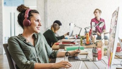 Neue Prozesse und Dienste : Wie sieht der Arbeitsplatz der Zukunft aus? - Foto: Rawpixel.com - shutterstock.com