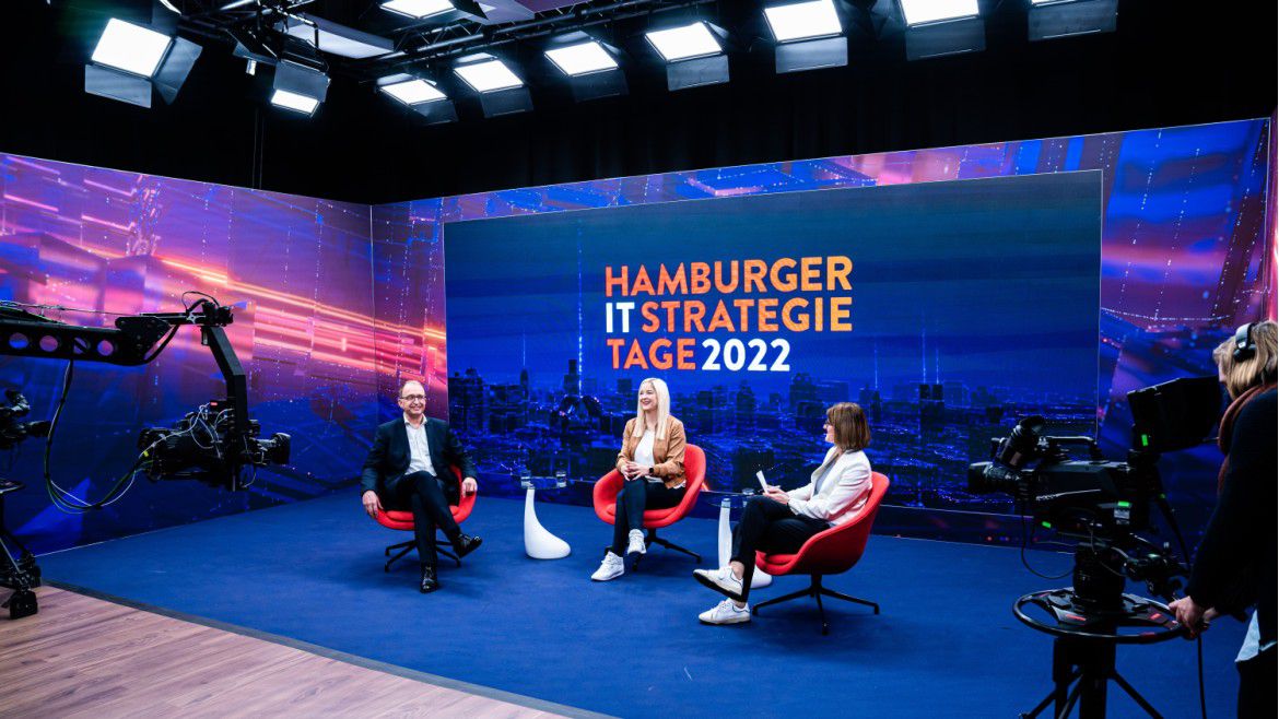 Talent Talk mit Karsten Rösener (Ostfriesische Teegesellschaft), Frederike Fritzsche (Otto) und Moderatorin Karen Funk. (v.l.n.r.)