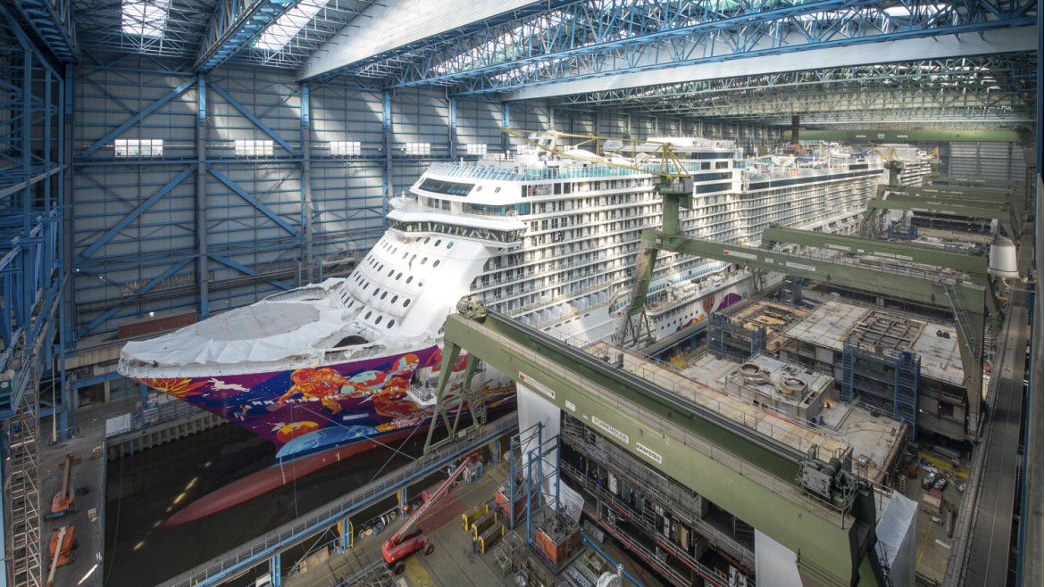 Die World Dream im Baudock 2 der Meyer Werft.