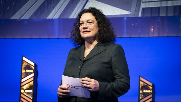 Andrea Nahles, Vorstandsvorsitzende der Bundesagentur für Arbeit, berichtet auf den Hamburger IT-Strategietagen über ihre Herausforderungen.