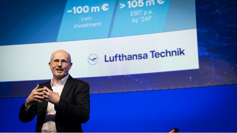 "Wir wollen die IT in eine andere Welt bringen." Stephan Drewes, CIO der Lufthansa Technik spricht über die Lufthansa-Technik-Journey.